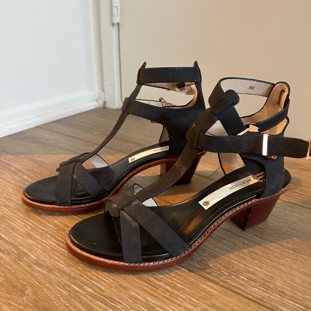 Matt Bernson Womens Black City Leather Buckle Strap Sandals Size 9
